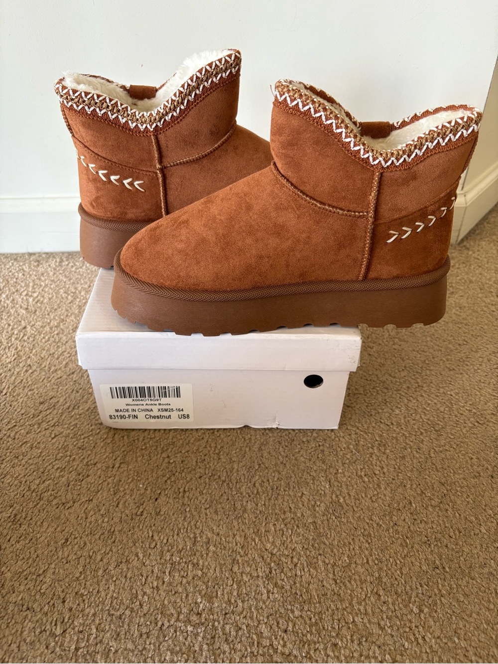 Chestnut brown boots; size 8; NIB
